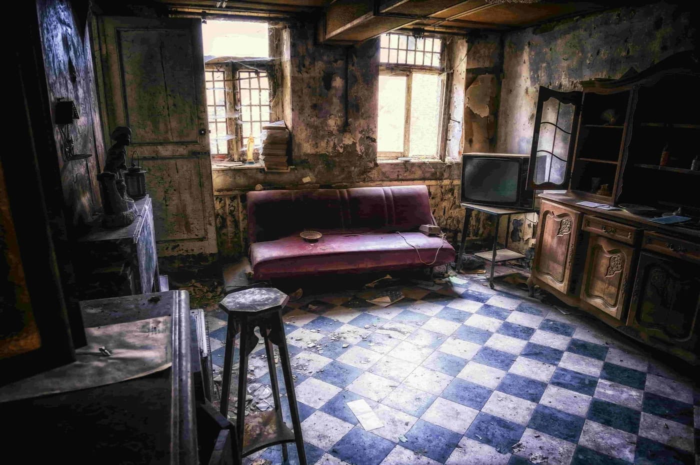 Original interior photo before AI redesign